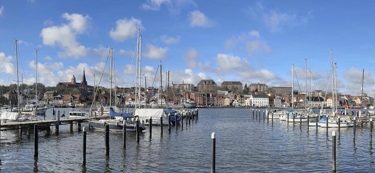 Am Kleinen Muehlenteich - Zentrale Ruhige Lage Mit Parkplatz Und Fahrraedern Apartment Flensburg Ngoại thất bức ảnh